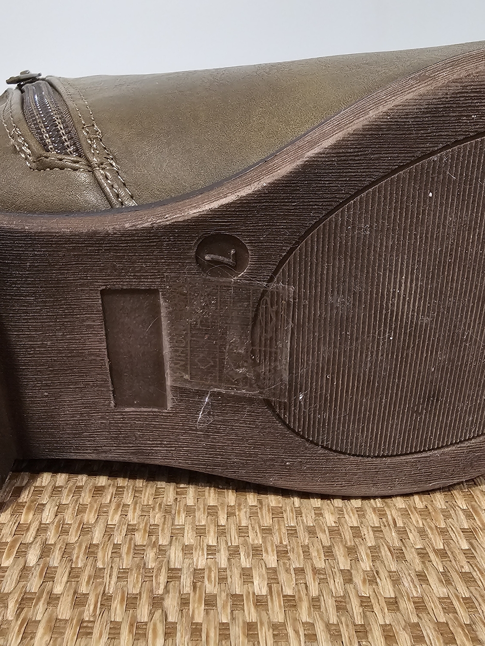 Olive Green Chelsea Ankle Boots Sz.7 Minimalist Low Heel  Casual Boho Festival - Picture 11 of 13